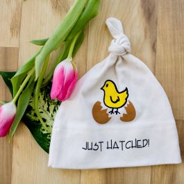Organic cotton baby hat - Hatched - Simply Chickie