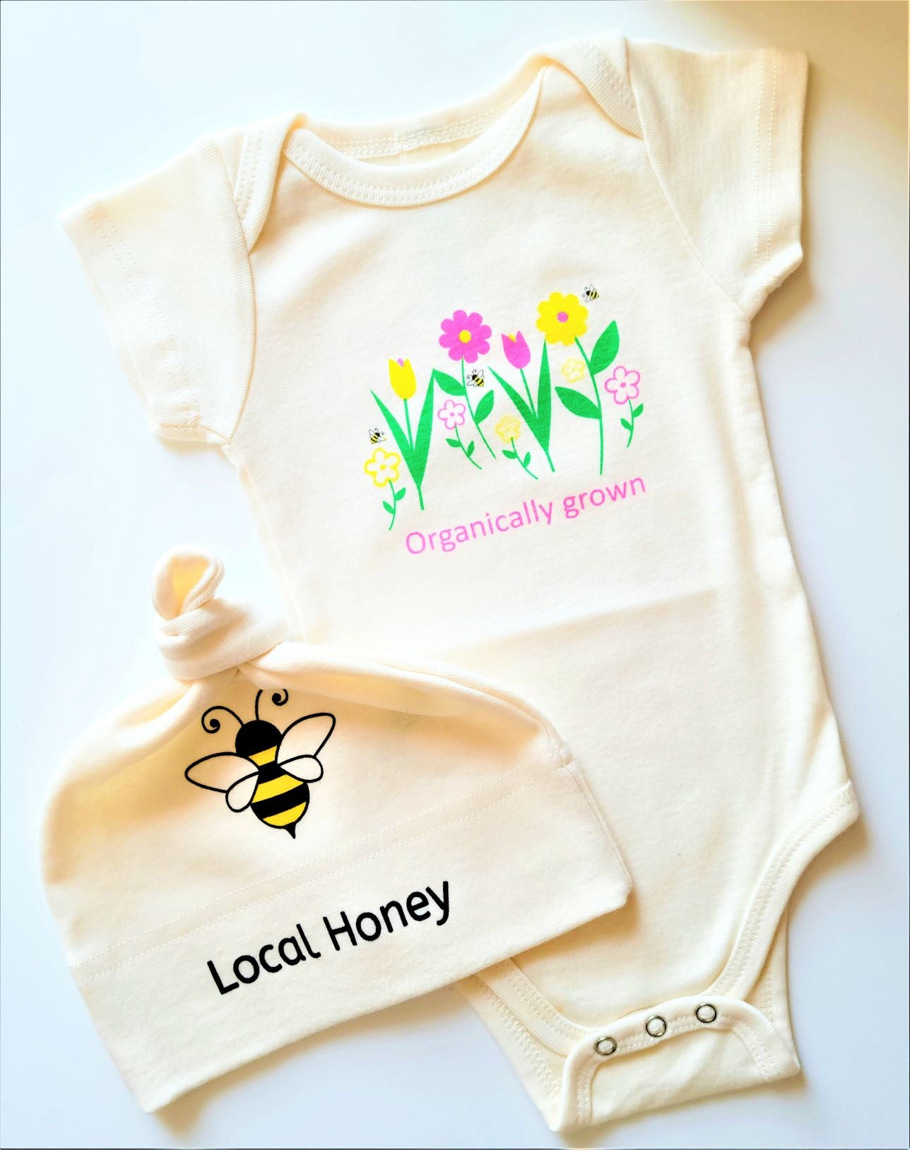 Organic Cotton Baby Gift Set Flowers and honey bee beanie hat - Simply Chickie