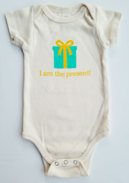 Organic cotton baby onesie - I am the present - Simply Chickie