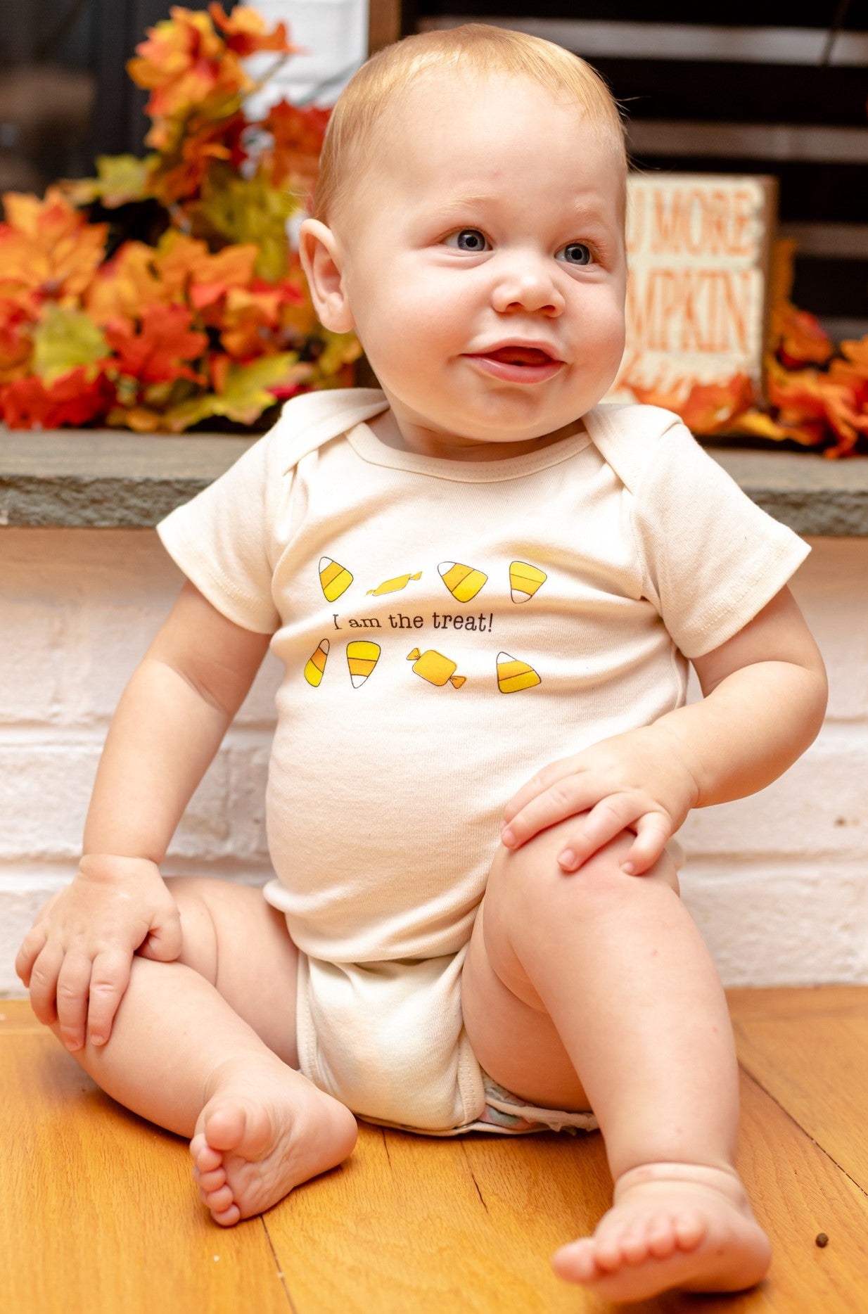 Organic cotton baby onesie - Halloween "I am the treat" - Simply Chickie